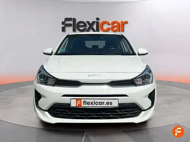Usado Kia Rio 84 CV (61 kW) 2022 Blanco Berlina