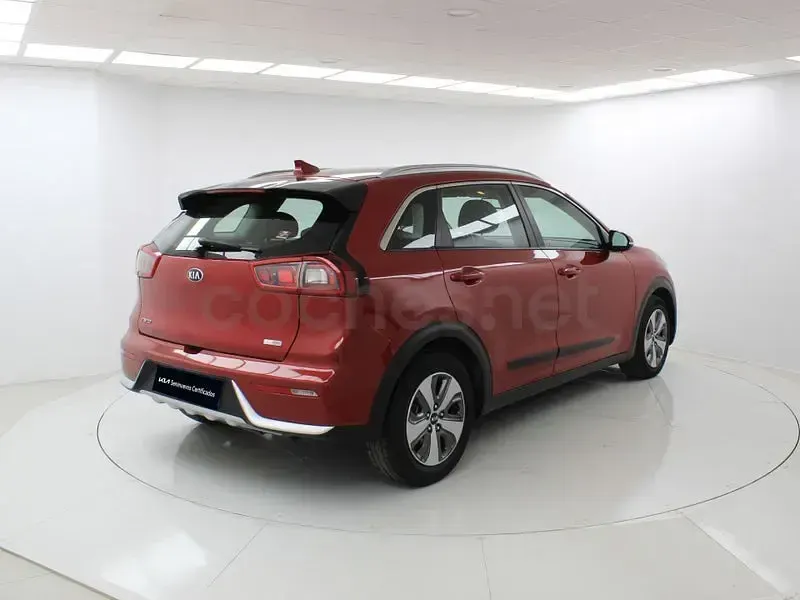 Usado Kia Niro 141 CV (103 kW) 2018 Rojo SUV