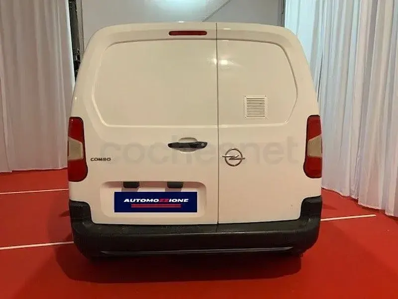 Käytetty Opel Combo Life Edition 102 HP (75 kW) 2022 Valkoinen Tila-auto