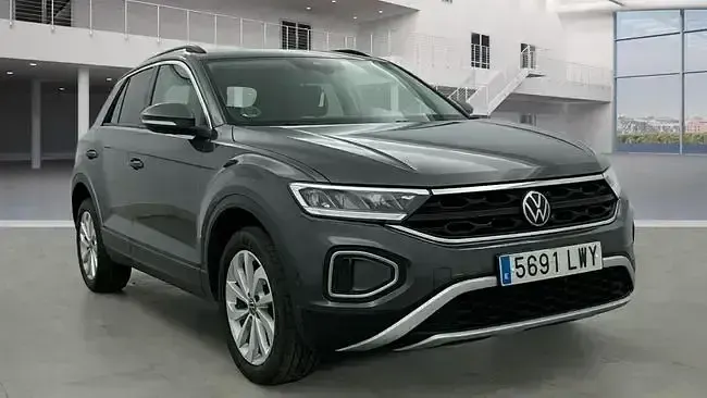 Usado VW T-Roc Life 116 CV (85 kW) 2023 Gris SUV