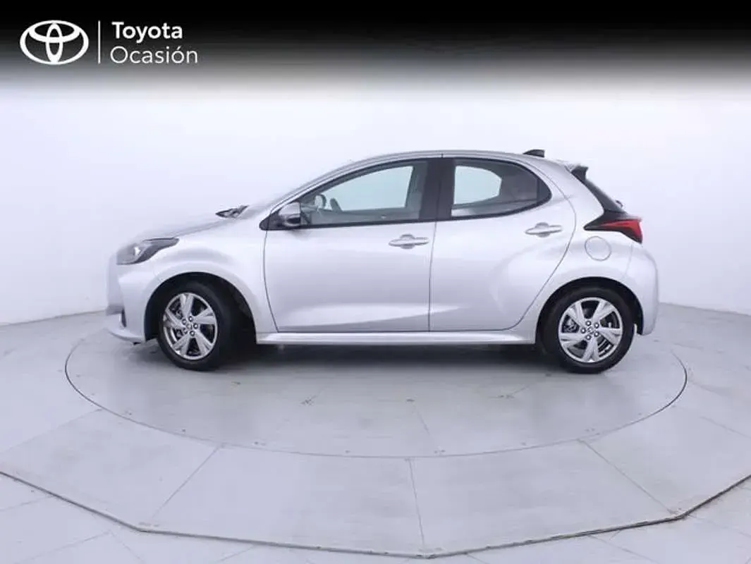 Usado Toyota Yaris Active 116 CV (85 kW) 2025 Gris Utilitario