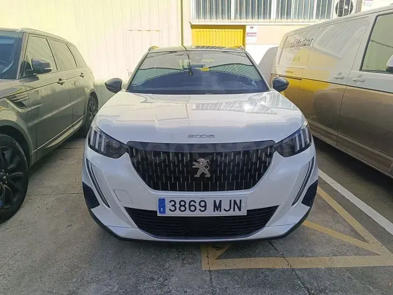 Usado Peugeot 2008 GT 130 CV (95 kW) 2023 Blanco SUV