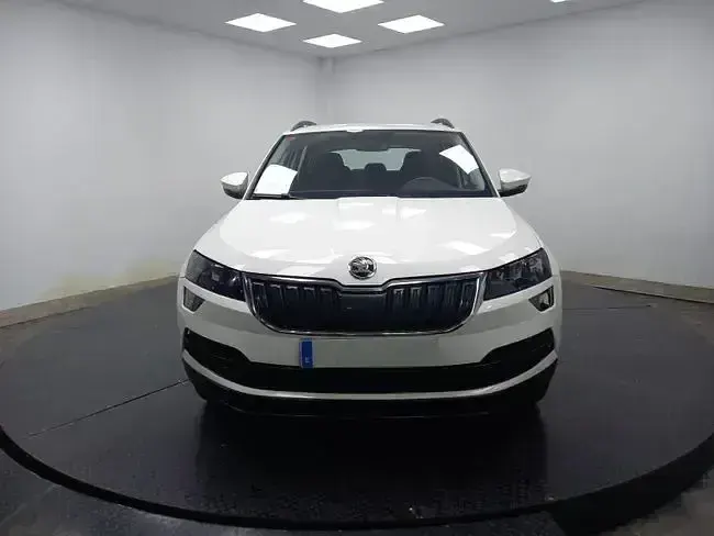 Usado Skoda Karoq Ambition 150 CV (110 kW) 2021 Blanco SUV