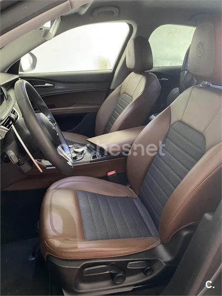 Usado Alfa Romeo Stelvio Executive 210 CV (154 kW) 2019 Gris / plata SUV