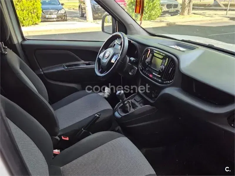 Usado Fiat Doblò Lounge 120 CV (88 kW) 2019 Blanco Monovolumen