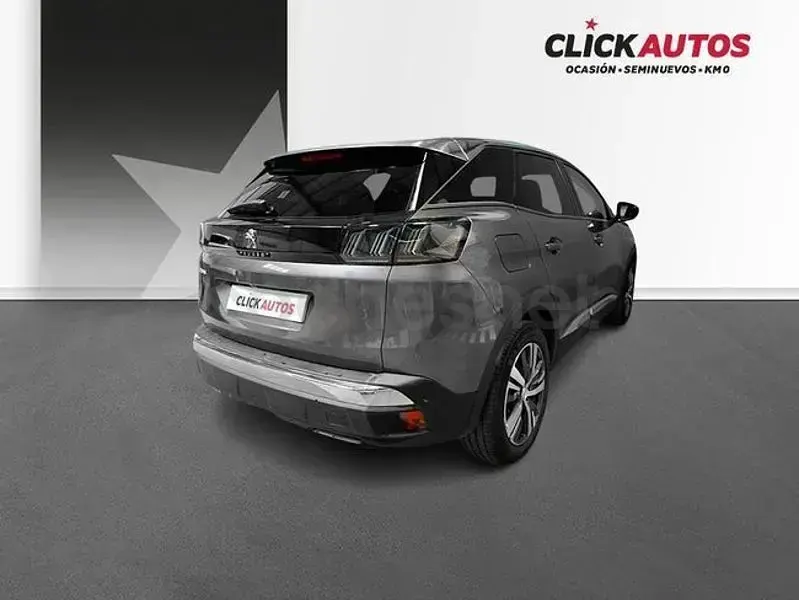 Usado Peugeot 3008 Allure 130 CV (95 kW) 2022 Gris / plata SUV