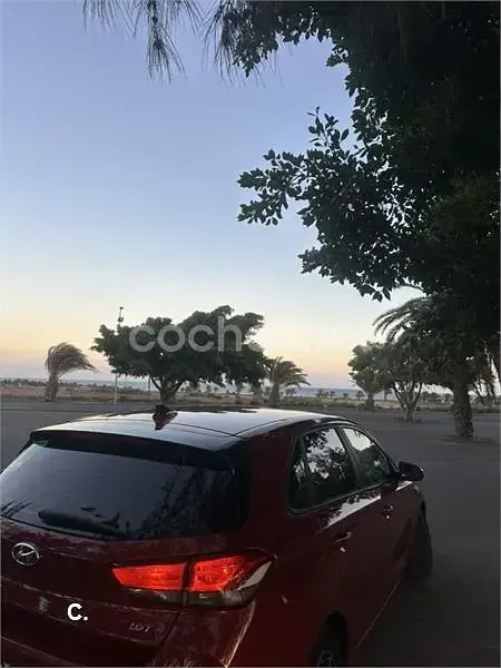 Usado Hyundai i30 120 CV (88 kW) 2022 Granate Berlina