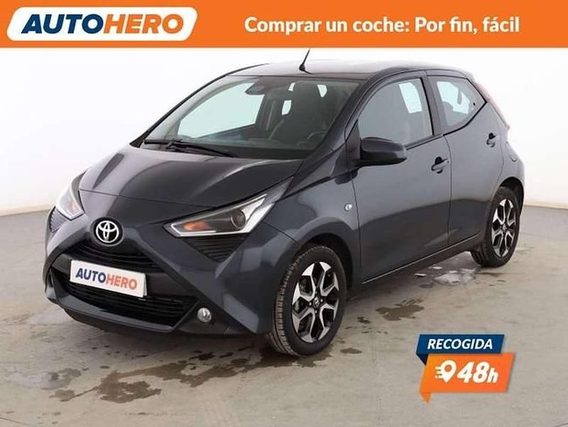 Usado Toyota Aygo X-play 72 CV (52 kW) 2021 Gris Utilitario