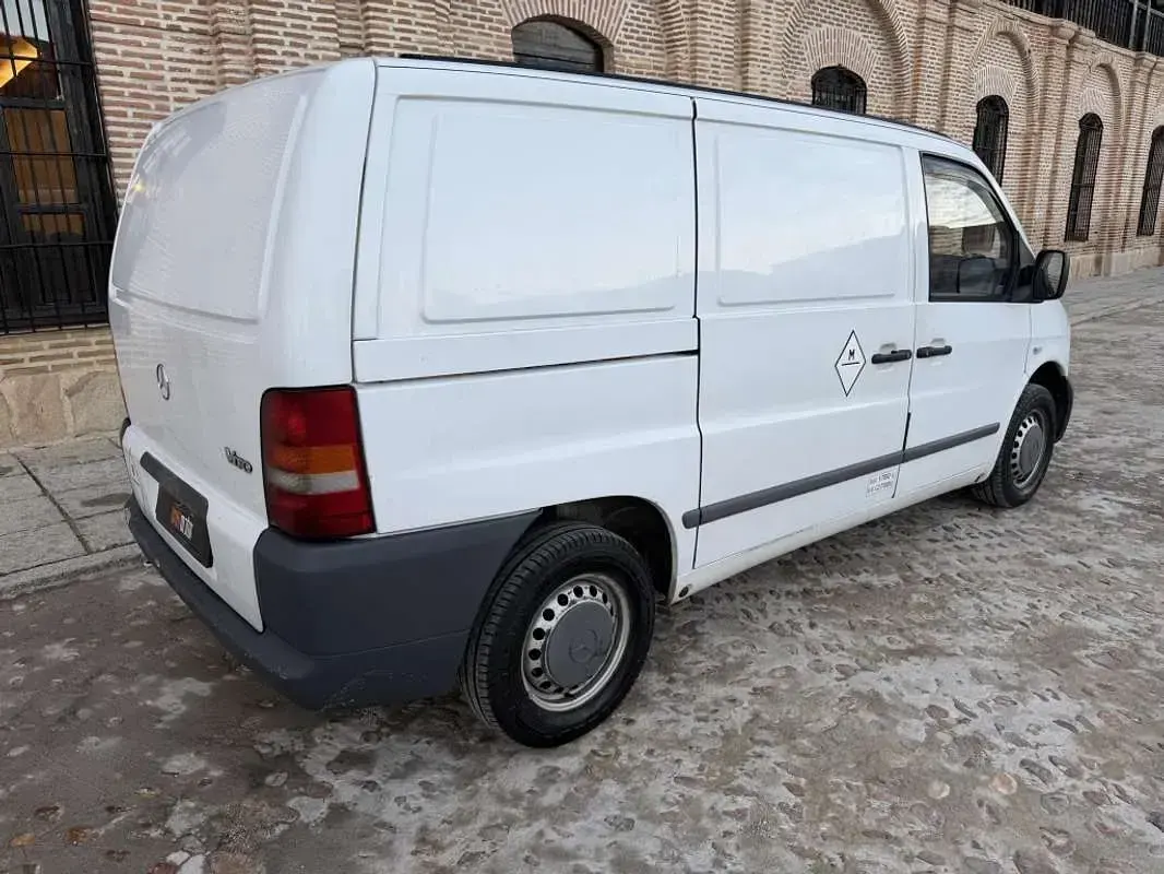 Usado Mercedes Vito 122 CV (89 kW) 2003 Blanco Van