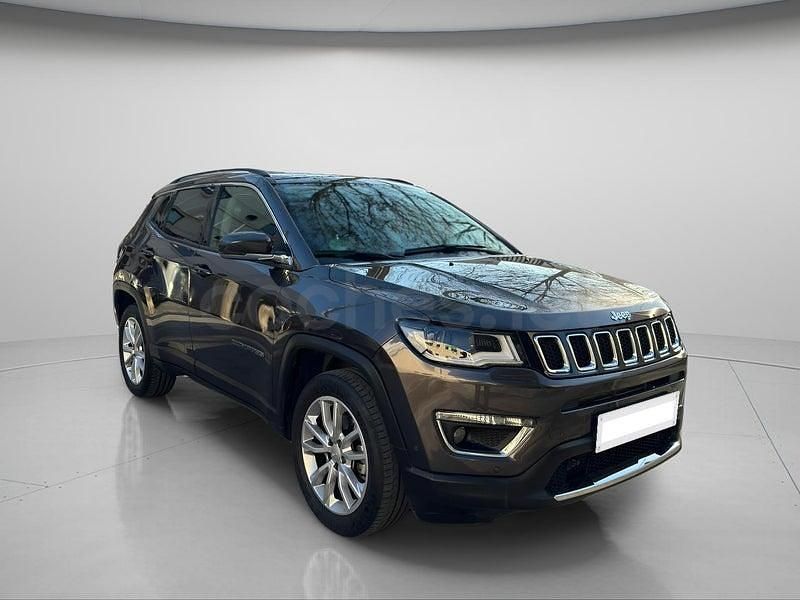 Usado Jeep Compass Longitude 120 CV (88 kW) 2021 Gris / plata SUV