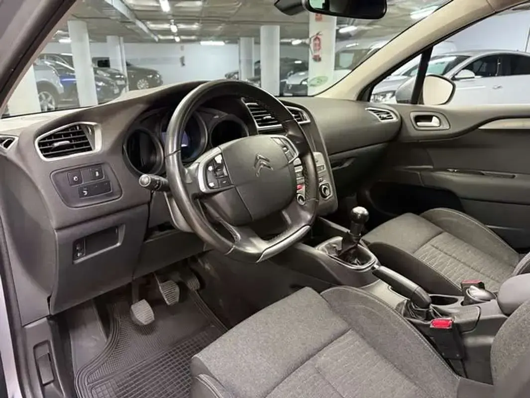 Usado Citroën C4 Tonic 100 CV (73 kW) 2017 Gris / plata Berlina