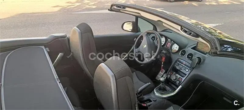 Usado Peugeot 308 CC Active 112 CV (82 kW) 2012 Negro Descapotable