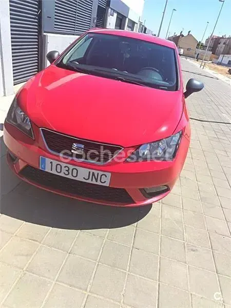 Usado Seat Ibiza Reference 90 CV (66 kW) 2016 Rojo Berlina