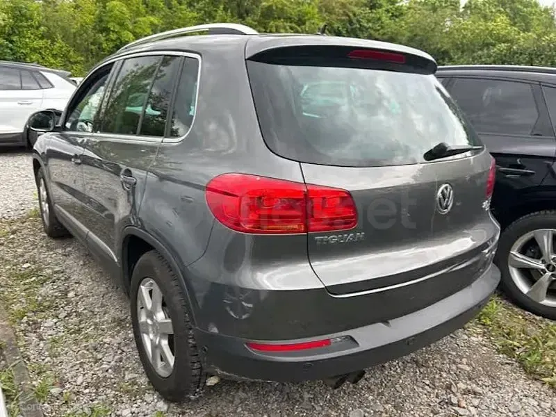 Usado VW Tiguan Sportline 140 CV (102 kW) 2015 Gris / plata SUV