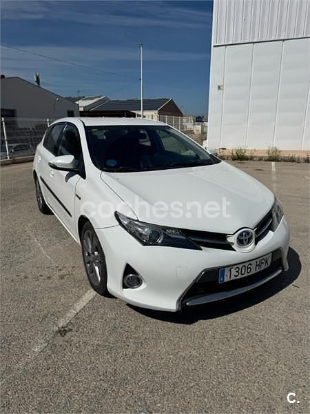 Blanco Usado 2013 Toyota Auris Hybrid Advance Berlina | 8990 € (Precio justo) - Imagen 1/4