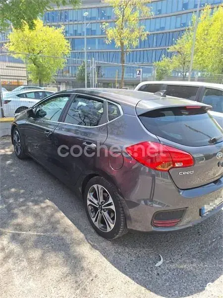 Usado Kia Ceed 120 CV (88 kW) 2017 Gris / plata Utilitario