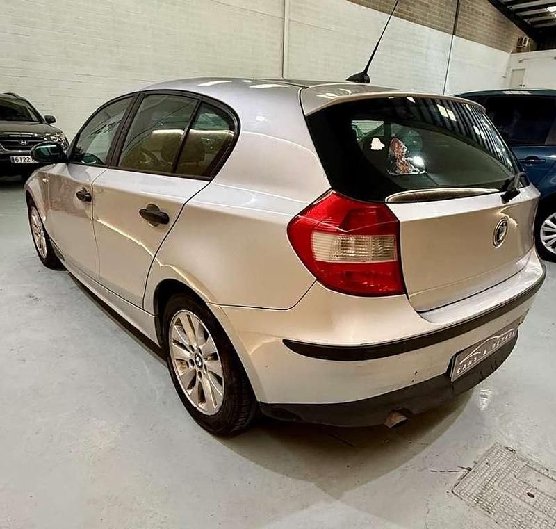 Usado BMW 116 114 CV (83 kW) 2005 Gris Utilitario