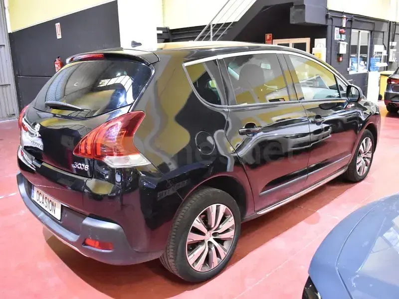 Usado Peugeot 3008 Style 150 CV (110 kW) 2015 Negro Familiar