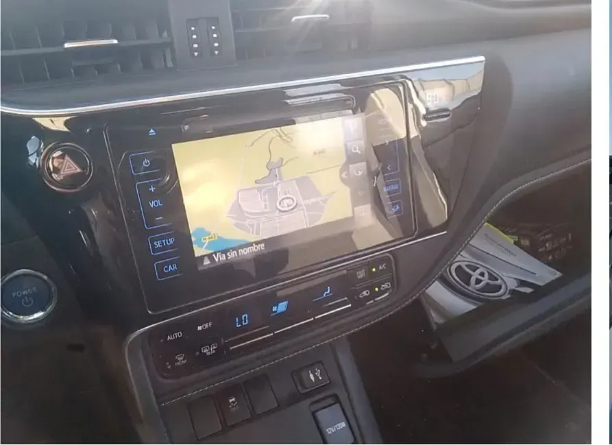 Usado Toyota Auris Hybrid Business Edition 136 CV (100 kW) 2018 Blanco Berlina