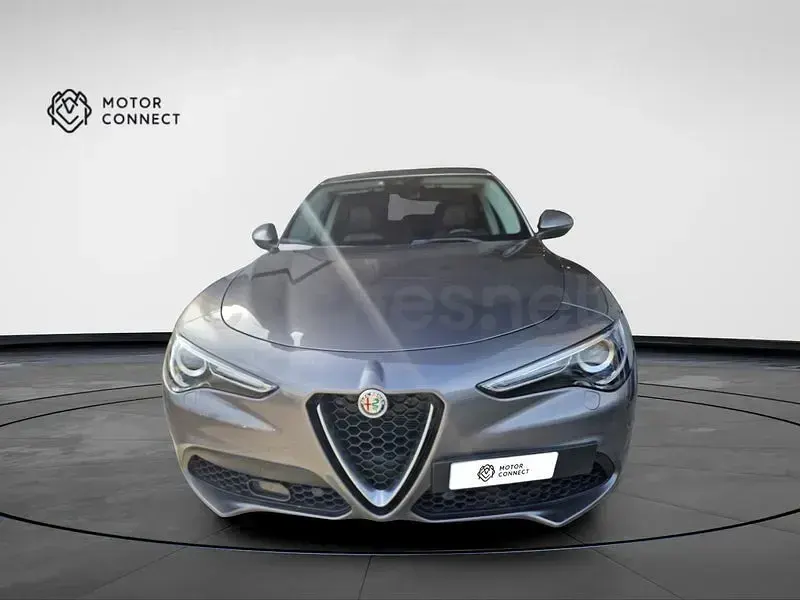 Usado Alfa Romeo Stelvio 280 CV (205 kW) 2017 Gris / plata SUV