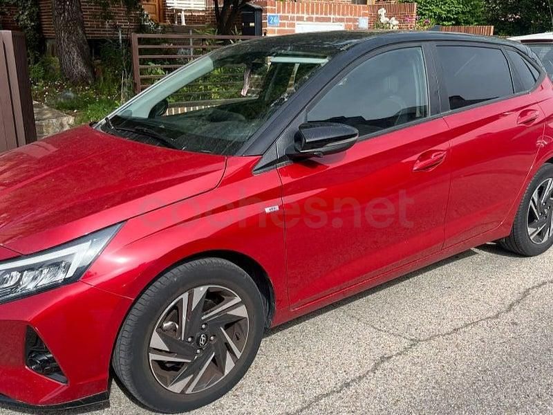 Usado Hyundai i20 100 CV (73 kW) 2022 Rojo Utilitario