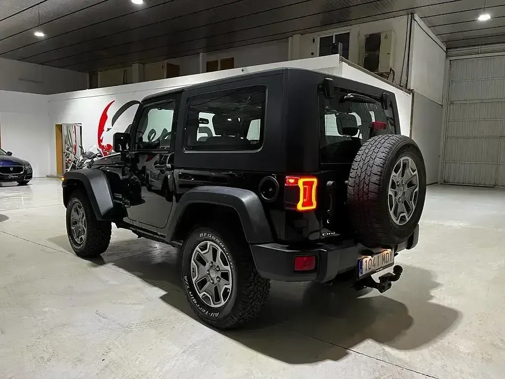 Usado Jeep Wrangler Sport 200 CV (147 kW) 2011 Negro SUV