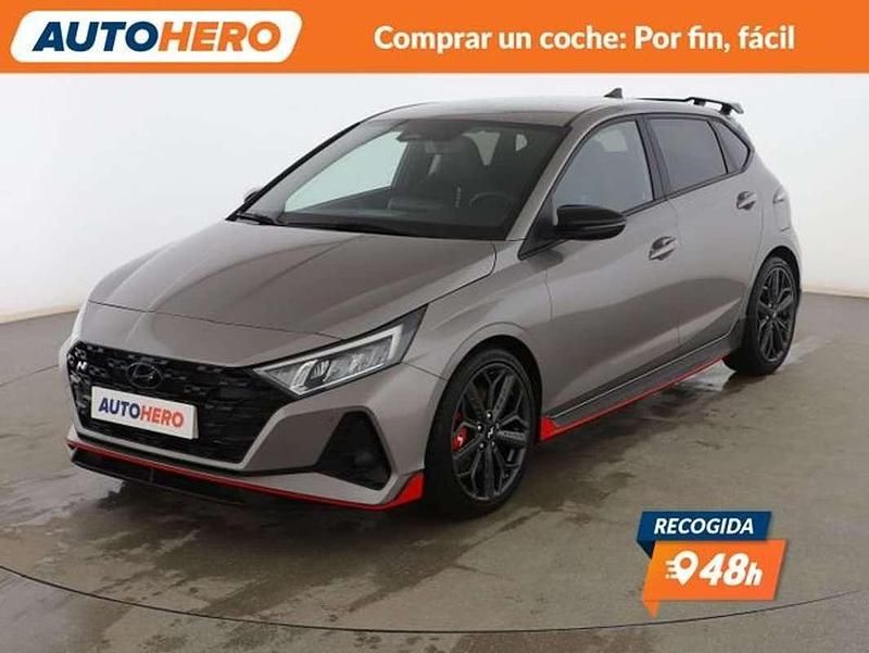 Gris Usado 2023 Hyundai i20 Berlina | 24.380 € - Imagen 1/3