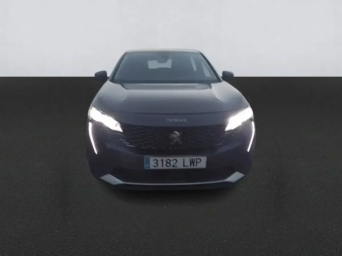 Usado Peugeot 3008 Active 131 CV (96 kW) 2022 Gris / plata SUV