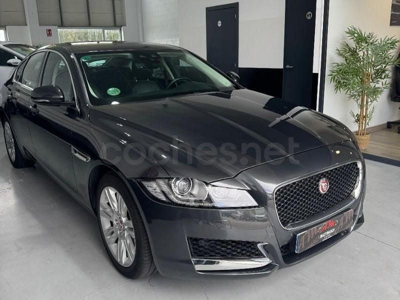 Usado Jaguar XF Portfolio 300 CV (220 kW) 2018 Gris / plata Berlina