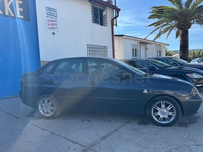 Usado Seat Cordoba Reference 100 CV (73 kW) 2007 Azul Berlina