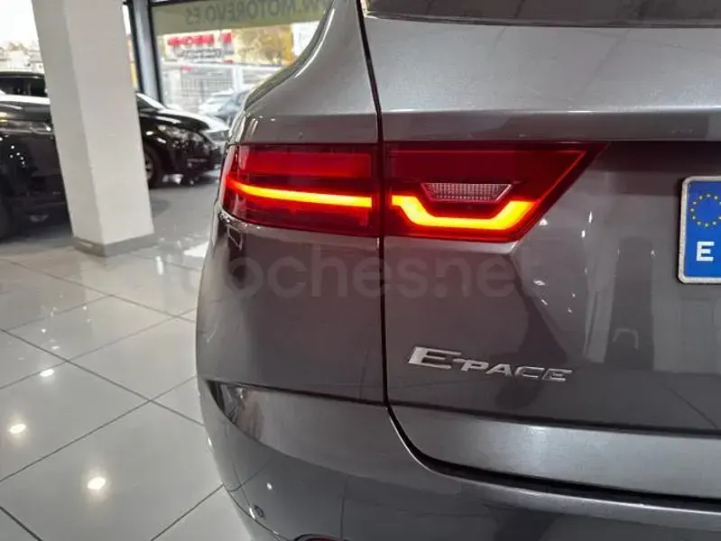 Usado Jaguar E-Pace 150 HP (110 kW) 2019 Cinzento SUV
