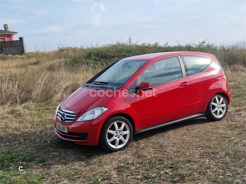 Rojo Usado 2009 Mercedes A180 Berlina | 4990 € (Buen precio) - Imagen 1/4