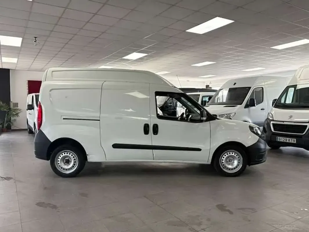 Usado Fiat Doblò 2018 Blanco Monovolumen