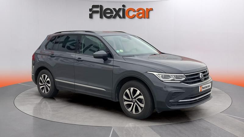 Usado VW Tiguan Life 150 CV (110 kW) 2021 Gris SUV