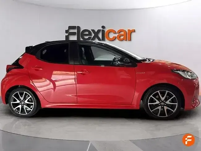 Usado Toyota Yaris Hybrid Edition 116 CV (85 kW) 2021 Rojo