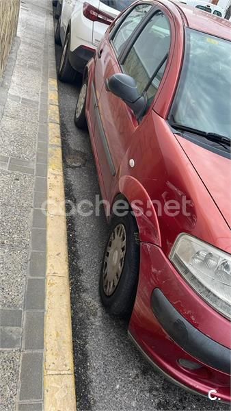 Usado Citroën C3 70 CV (51 kW) 2003 Rojo Utilitario