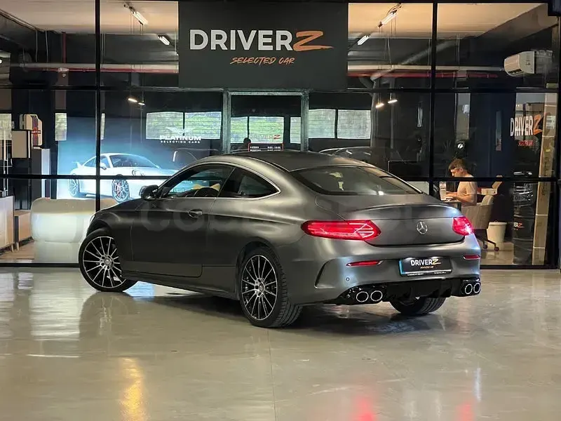 Usado Mercedes 200 AMG line 184 CV (135 kW) 2016 Gris / plata Coupe