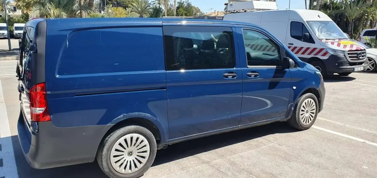Usado Mercedes Vito 102 CV (75 kW) 2022 Azul Van