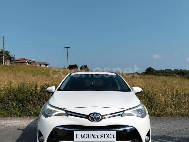 Usado Toyota Avensis Advance 143 CV (105 kW) 2016 Blanco Familiar