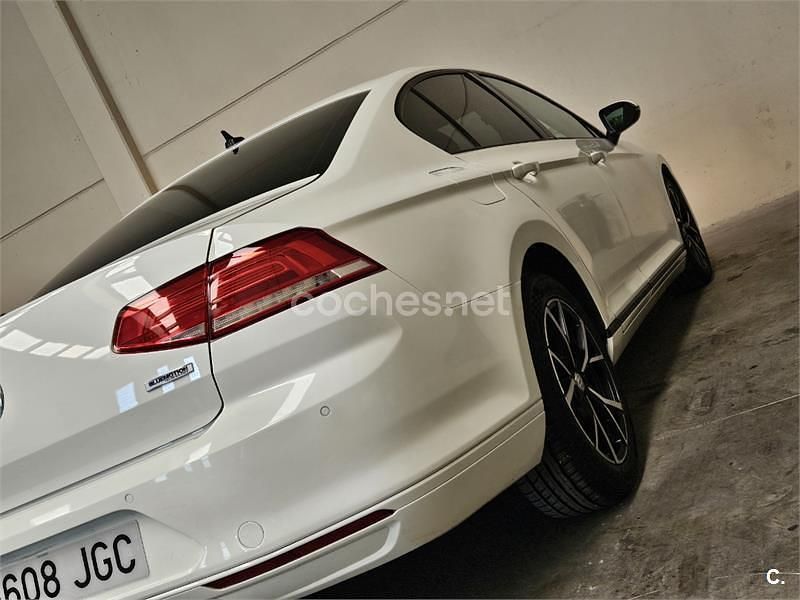 Usado VW Passat Advance 120 CV (88 kW) 2015 Blanco Berlina