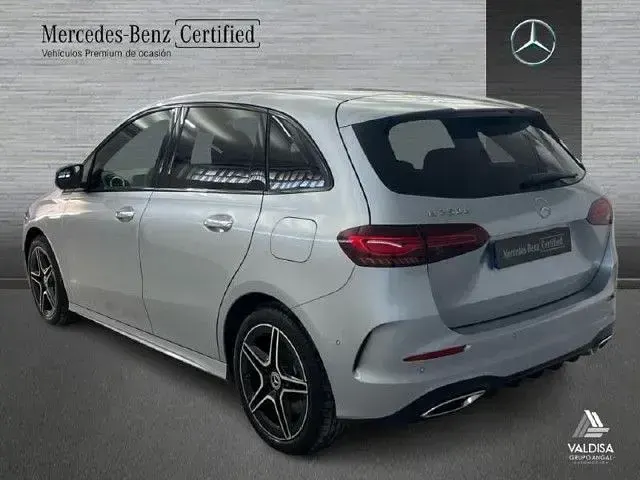 Usado Mercedes B250e 218 CV (160 kW) 2025 Plata hightech Utilitario