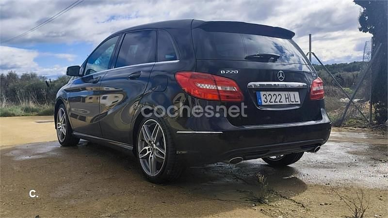 Usado Mercedes B200 136 CV (100 kW) 2012 Negro Monovolumen