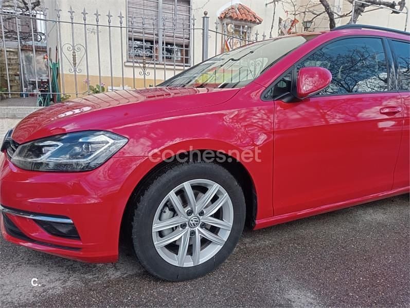 Usado VW Golf VII Advance 150 CV (110 kW) 2019 Rojo Familiar