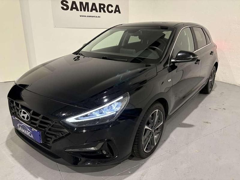 Usado Hyundai i30 120 CV (88 kW) 2021 Negro Utilitario