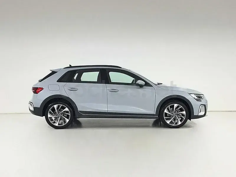 Usado Audi A3 Ambiente 150 CV (110 kW) 2026 Gris / plata Berlina