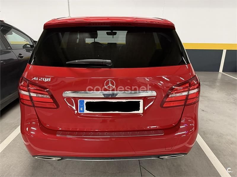 Usado Mercedes B200 136 CV (100 kW) 2018 Rojo Monovolumen