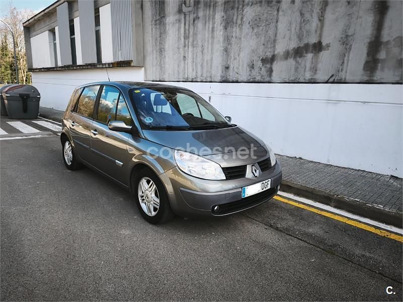 Usado Renault Scénic II Privilege 136 CV (100 kW) 2005 Gris / plata Monovolumen