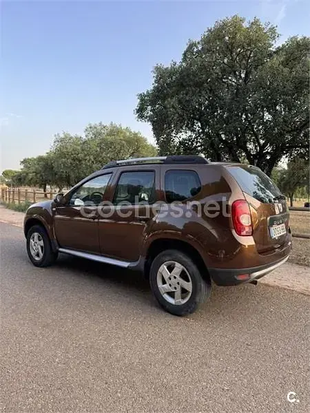 Usado Dacia Duster Ambiance 85 CV (62 kW) 2011 Marrón SUV