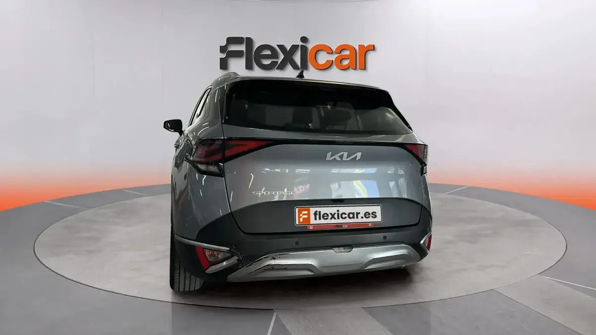 Usado Kia Sportage 136 CV (100 kW) 2023 Gris SUV