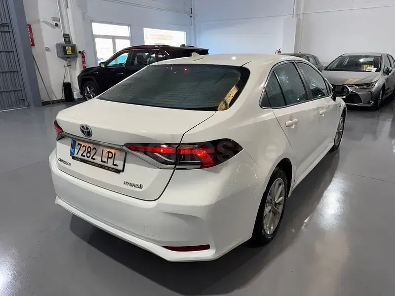 Usado Toyota Corolla Business Edition 122 CV (89 kW) 2021 Blanco Berlina